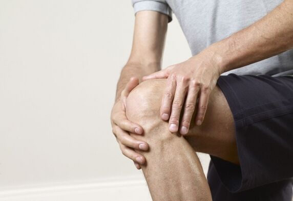 Degenerative dystrophic disease osteoarthritis manifests as joint pain
